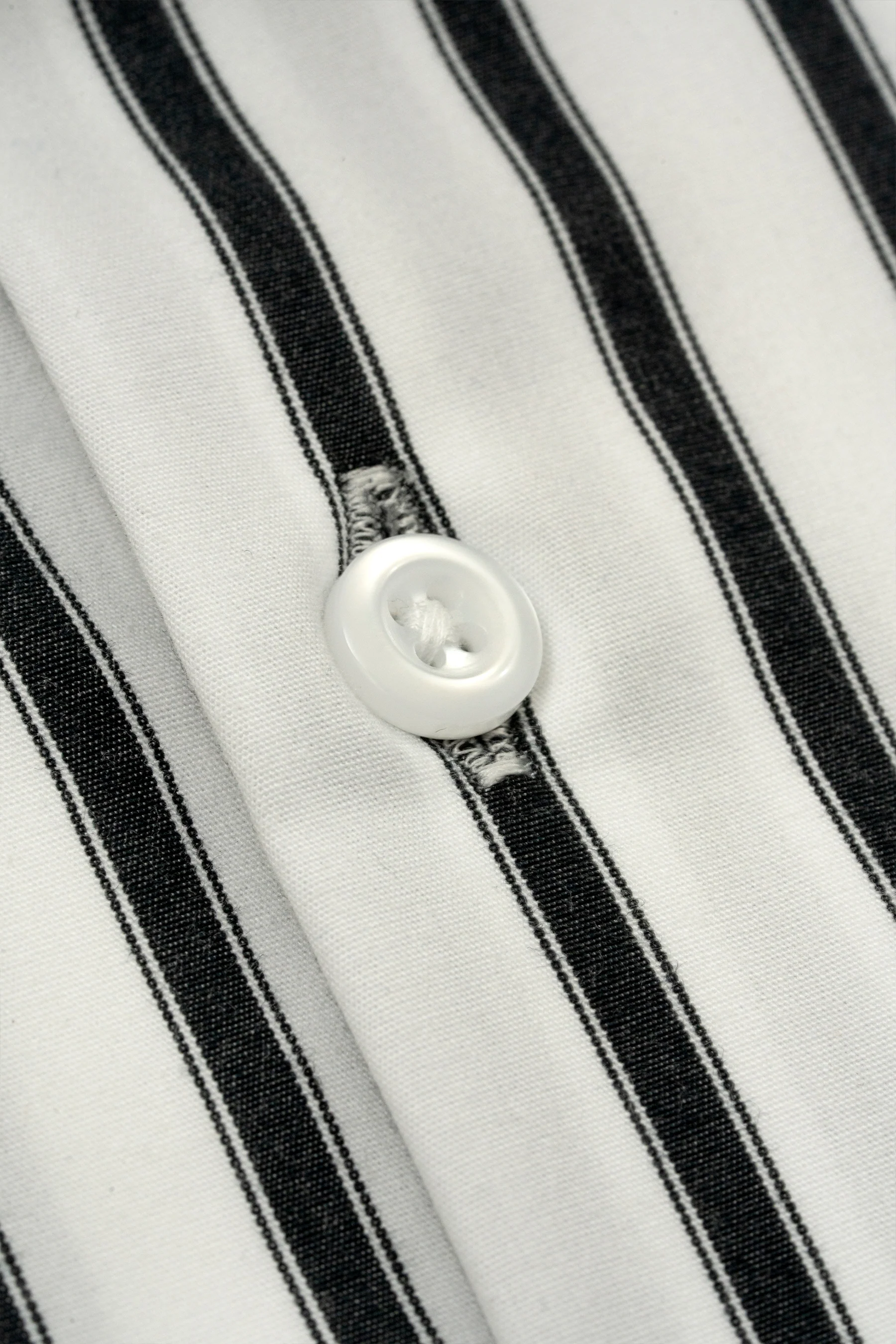 White and Black Bold Striped Wrinkle-Resistant Shirt - Image 4